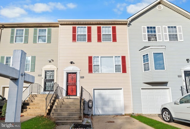 townhome / multi-family property featuring a garage