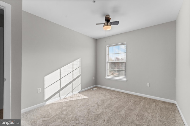 carpeted empty room featuring ceiling fan