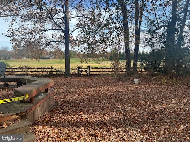 view of yard featuring a rural view