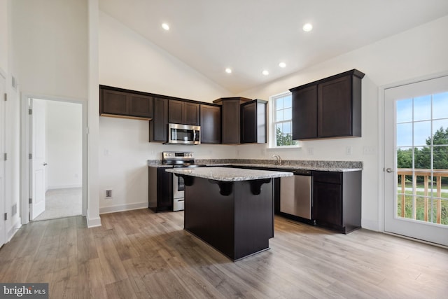 kitchen featuring stainless steel appliances, a breakfast bar area, plenty of natural light, and a kitchen island