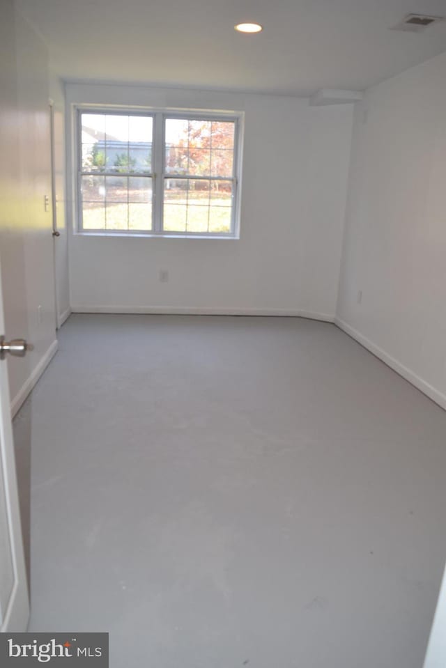 531 Washout Ln, Winchester, VA 22603 - empty room featuring baseboards, visible vents, and recessed lighting