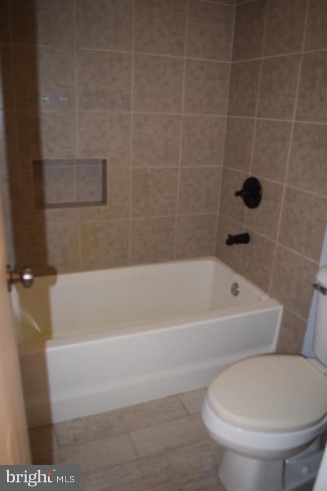 531 Washout Ln, Winchester, VA 22603 - full bath with toilet and bathtub / shower combination