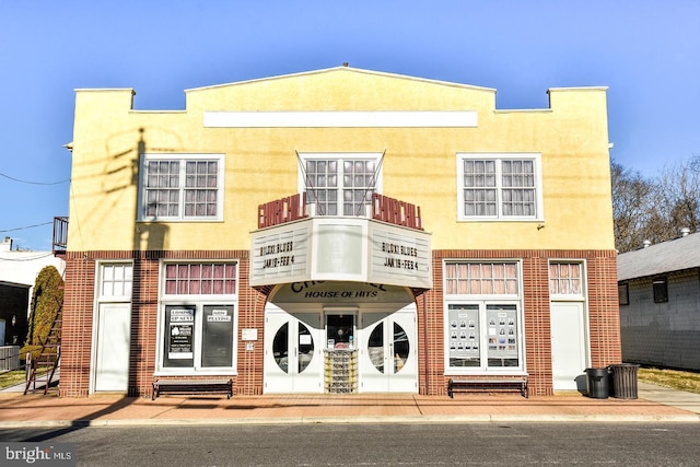 view of front facade