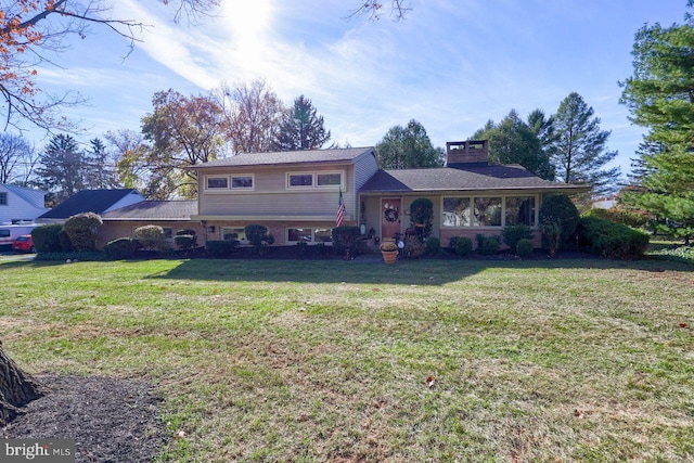 tri-level home with a front lawn