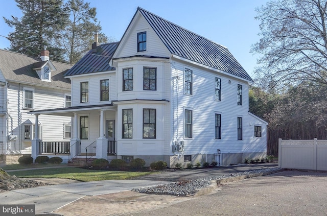 view of front of property