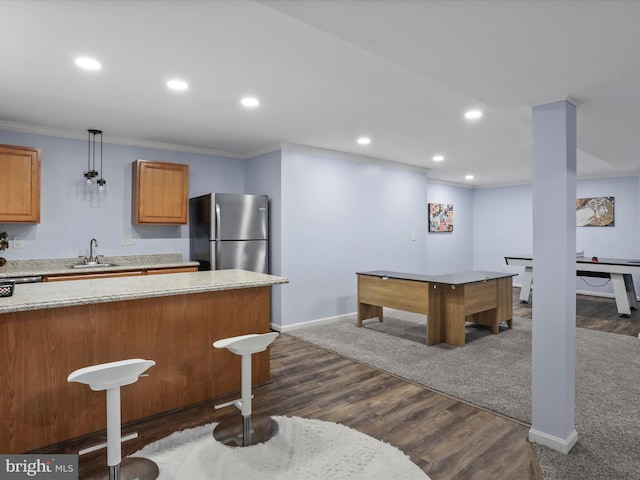 15 Laurel Hill Ct, Gettysburg, PA 17325 - kitchen featuring freestanding refrigerator, crown molding, a sink, baseboards, and recessed lighting
