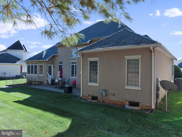15 Laurel Hill Ct, Gettysburg, PA 17325 - back of property featuring entry steps, stucco siding, a patio area, roof with shingles, and cooling unit