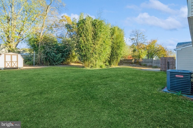 view of yard featuring a shed and cooling unit