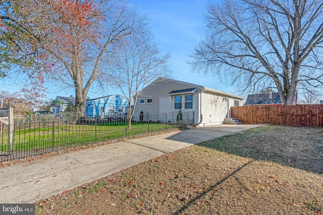 back of house featuring a yard