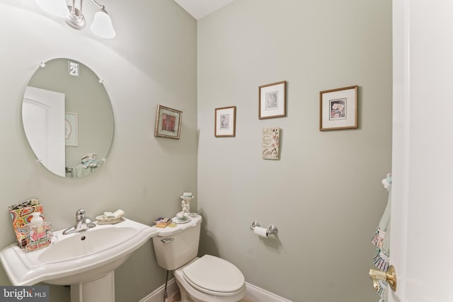 bathroom featuring toilet and sink