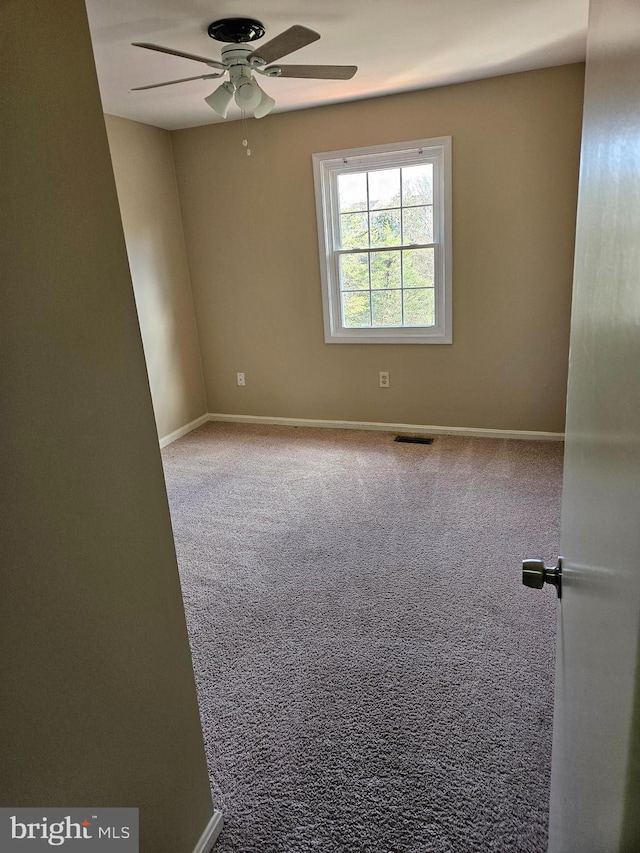 spare room with carpet and ceiling fan