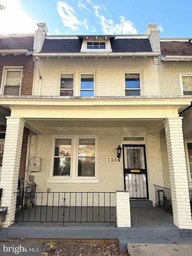 view of front of home with covered porch