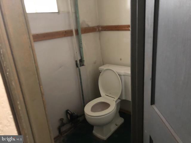 bathroom featuring toilet