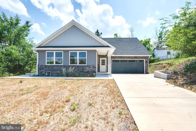 craftsman house featuring a garage