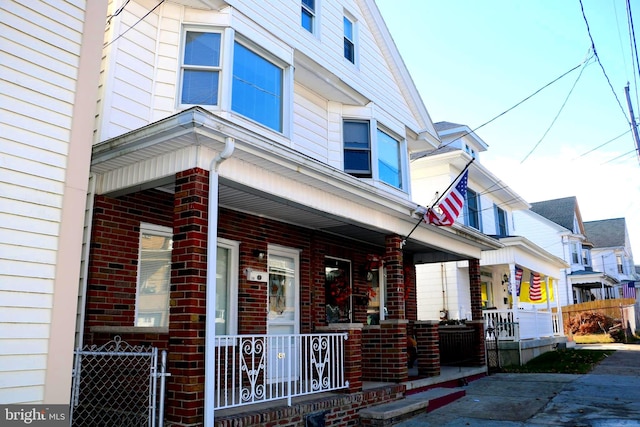 view of front of house with covered porch