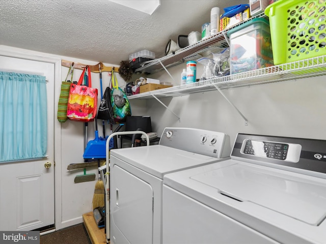 washroom with washer and clothes dryer and a textured ceiling