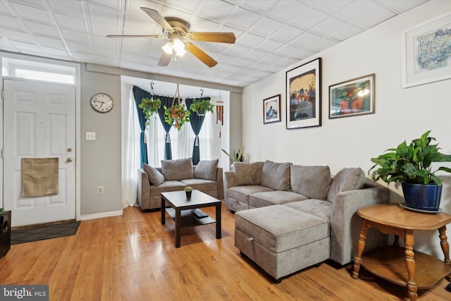 living room with light hardwood / wood-style floors and ceiling fan