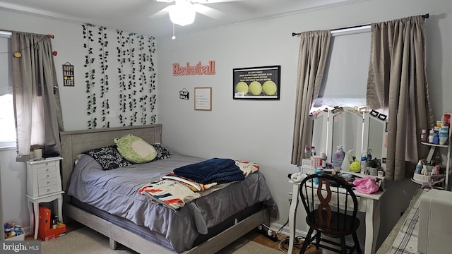 bedroom featuring ceiling fan