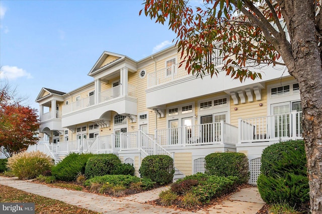 multi unit property with a balcony