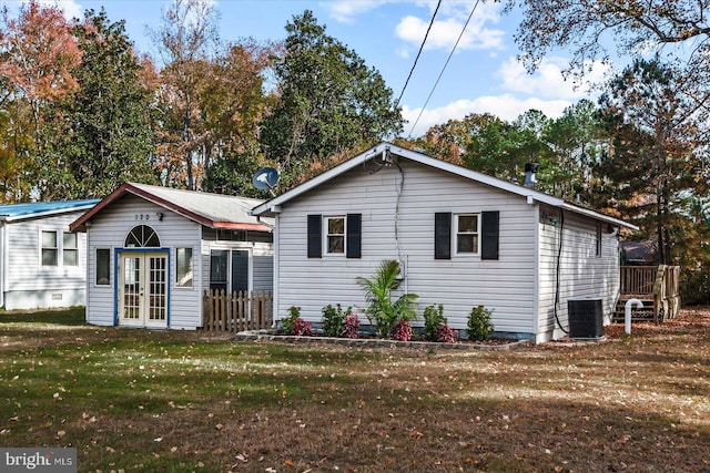 view of front of home featuring a front lawn and central AC