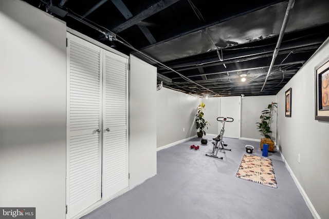 exercise room featuring concrete flooring