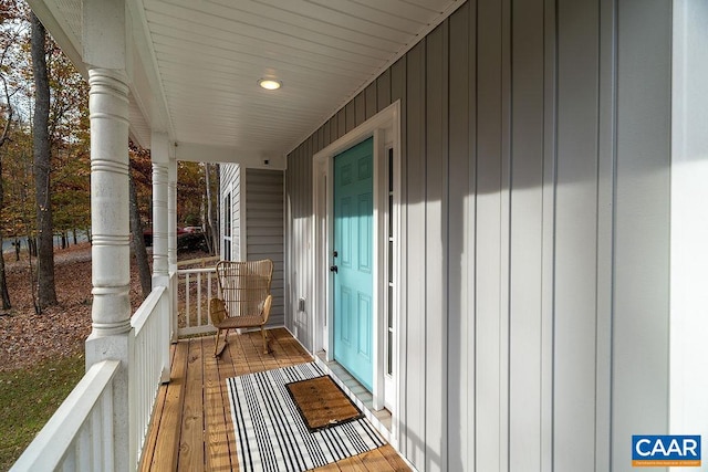 balcony featuring covered porch