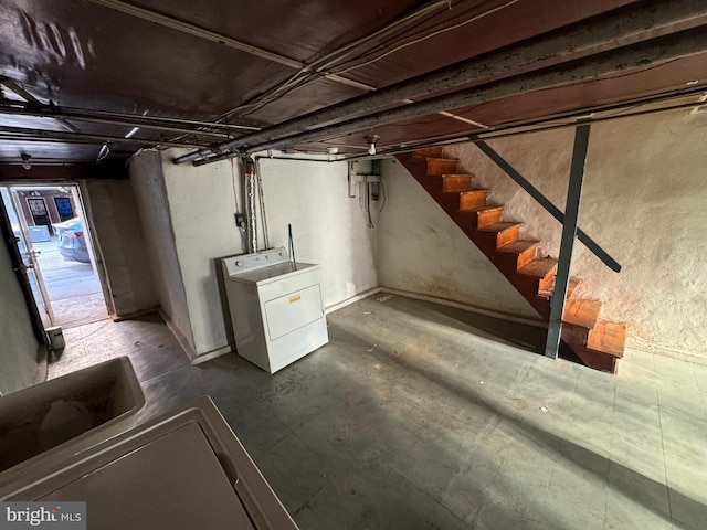 basement featuring washer / clothes dryer