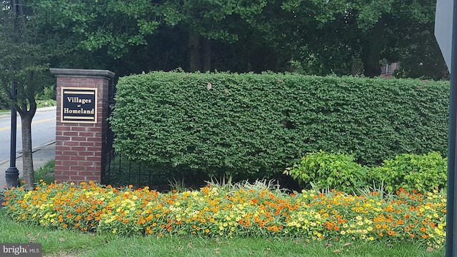 view of community / neighborhood sign