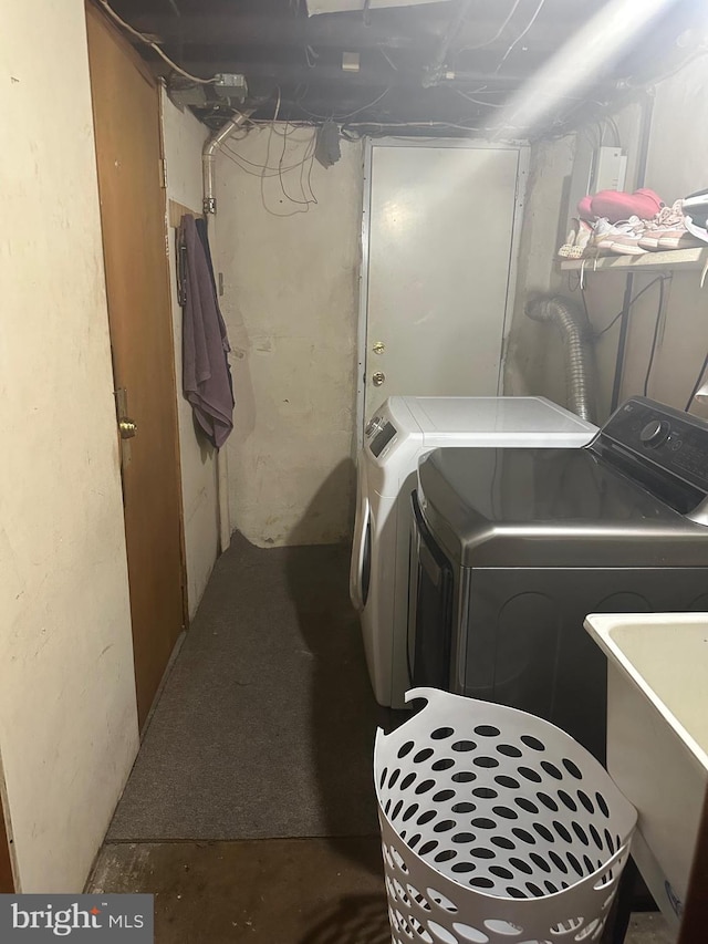 laundry room featuring sink and washer and dryer