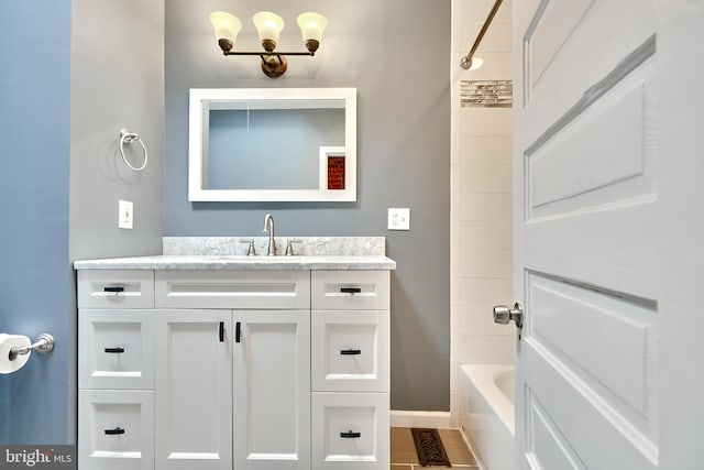 bathroom with vanity and tiled shower / bath