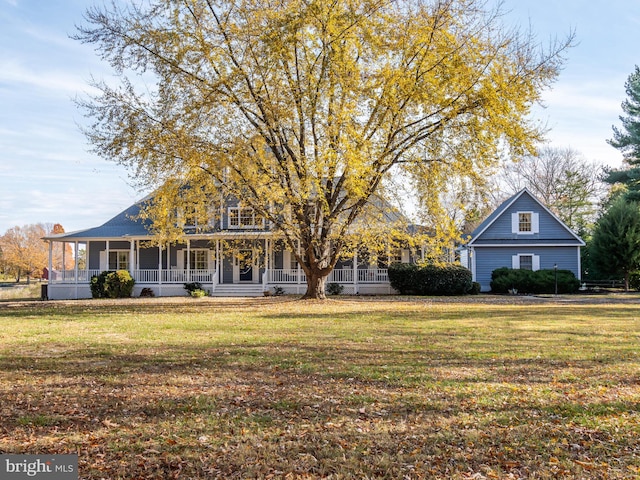 view of front of property featuring a front lawn and a porch