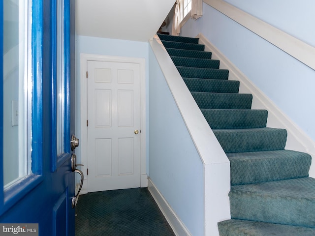 stairs featuring carpet flooring