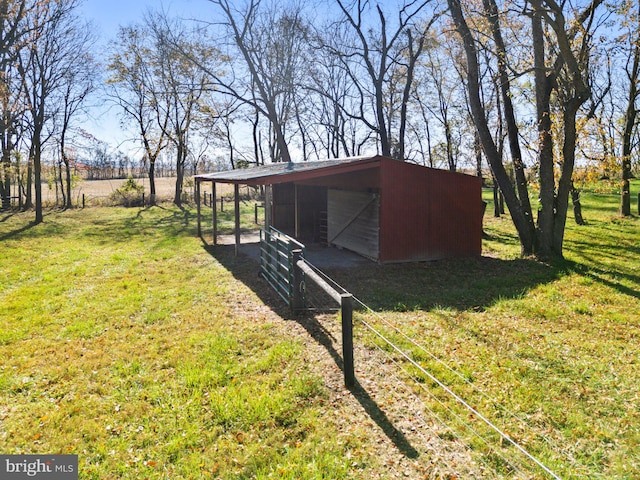 view of yard featuring a rural view and an outbuilding