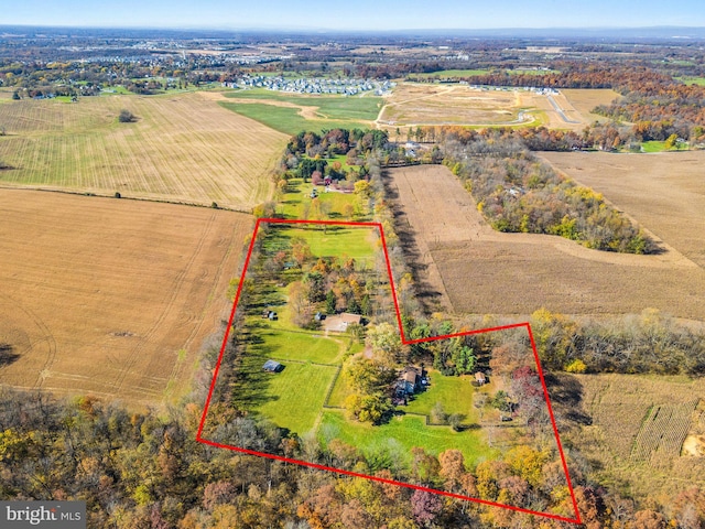 birds eye view of property featuring a rural view