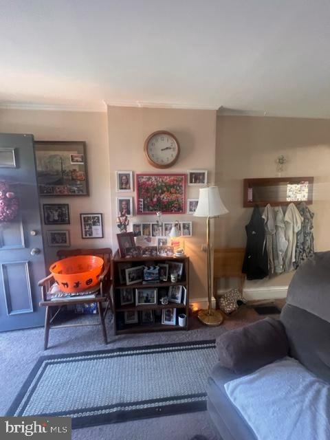 living room featuring carpet flooring and crown molding