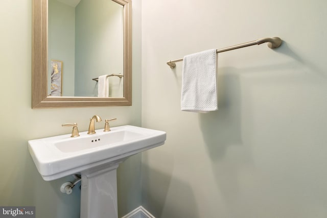 bathroom featuring sink