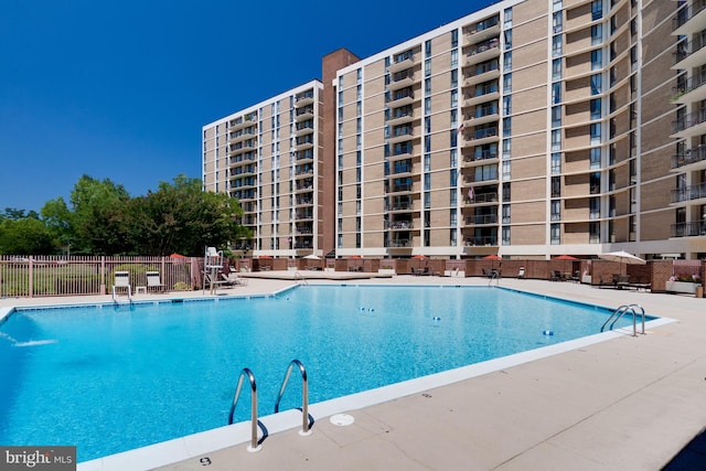 view of swimming pool