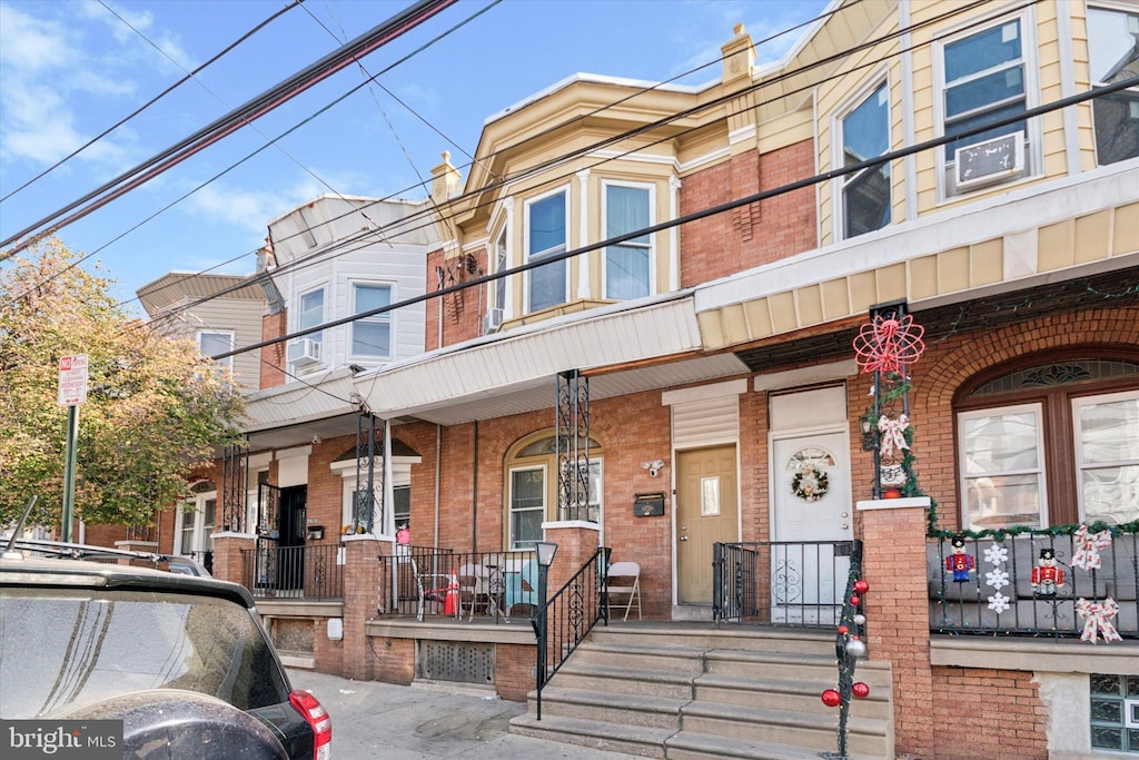 view of front of home featuring a porch