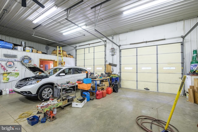 garage featuring ceiling fan