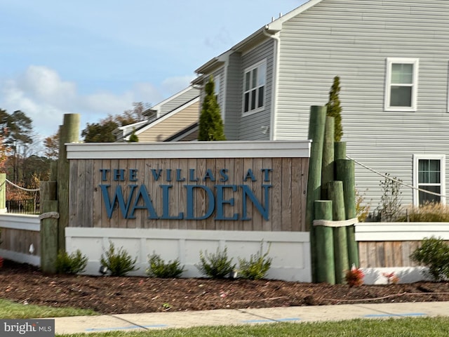 view of community / neighborhood sign