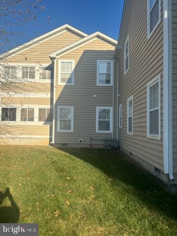 rear view of house featuring a yard