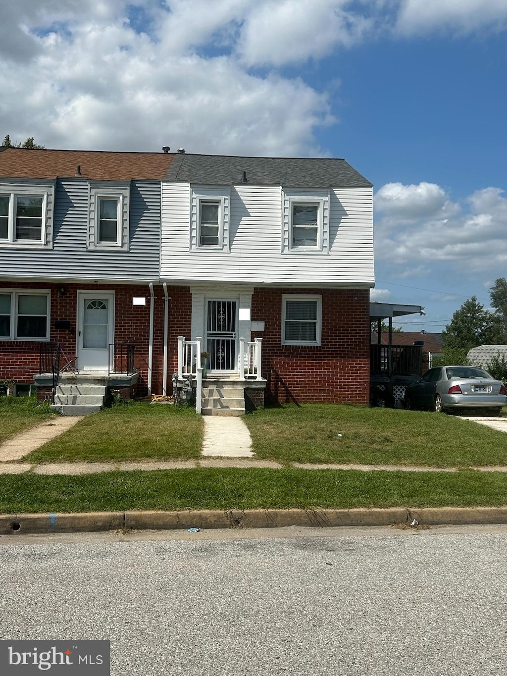 view of front of house with a front lawn