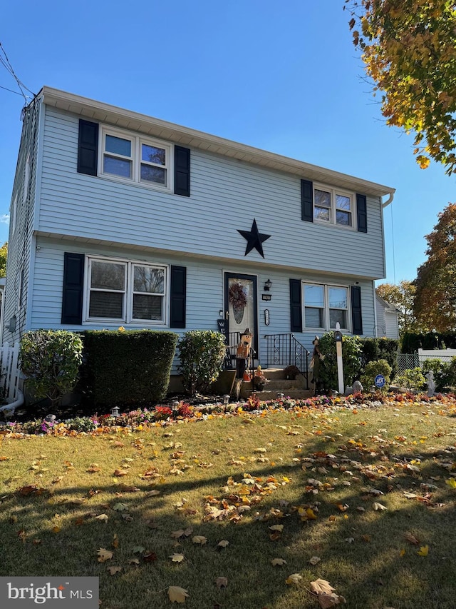 view of front facade with a front lawn