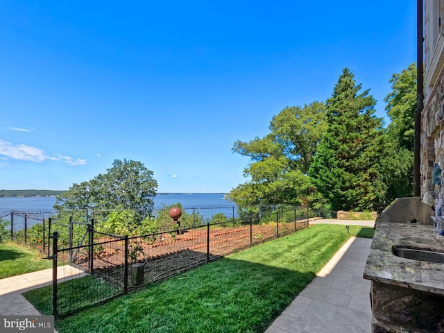 view of yard featuring a water view