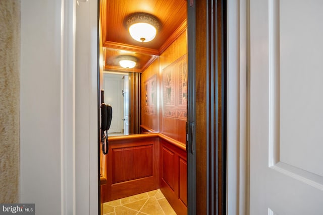 room details featuring ornamental molding