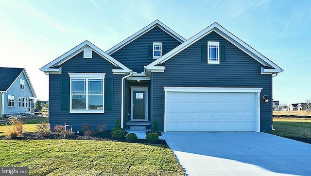 view of front of house featuring a garage and a front yard