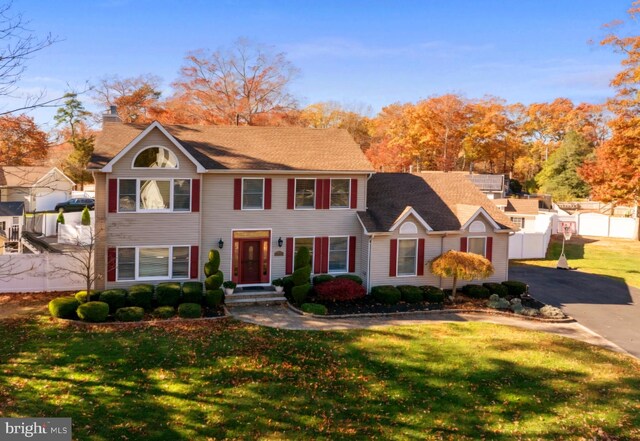 view of front of property with a front yard