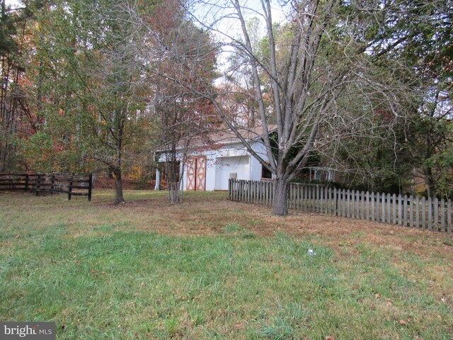 view of yard with a garage