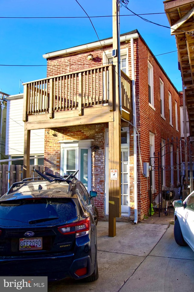 view of front of house featuring a balcony