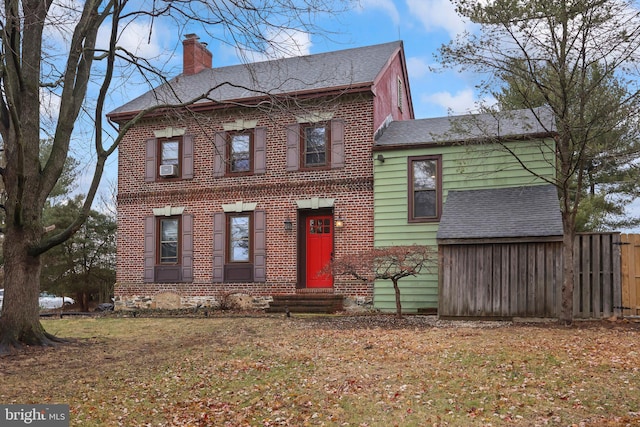 view of front of house with a front lawn